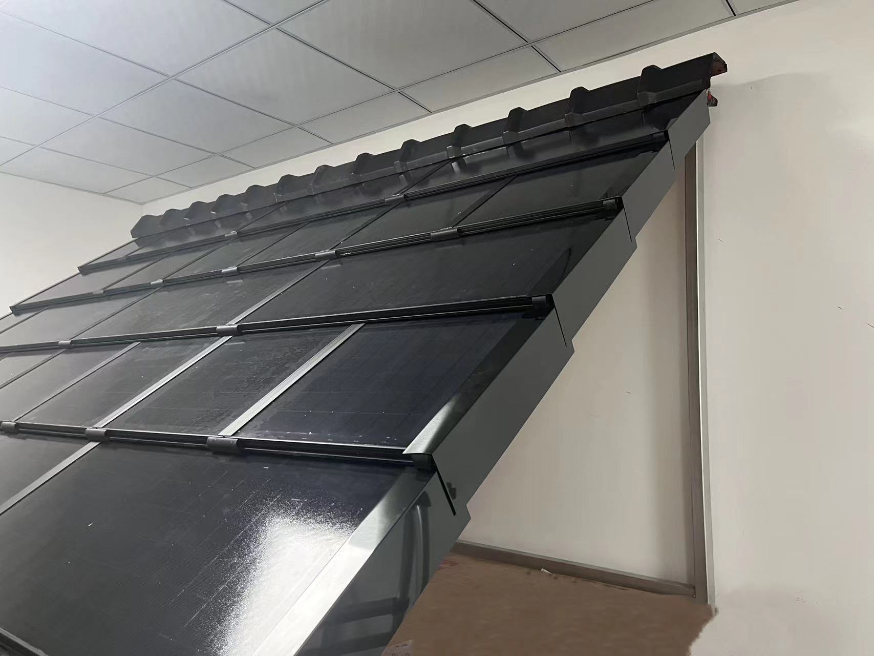 UPBEST 太阳能 BIPV 瓦屋顶样板房安装